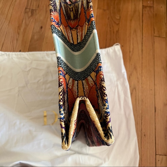 CHRISTIAN DIOR LARGE BOOK TOTE MULTICOLOR CANVAS EMBROIDED IN LIGHTS - Picture 6 of 14